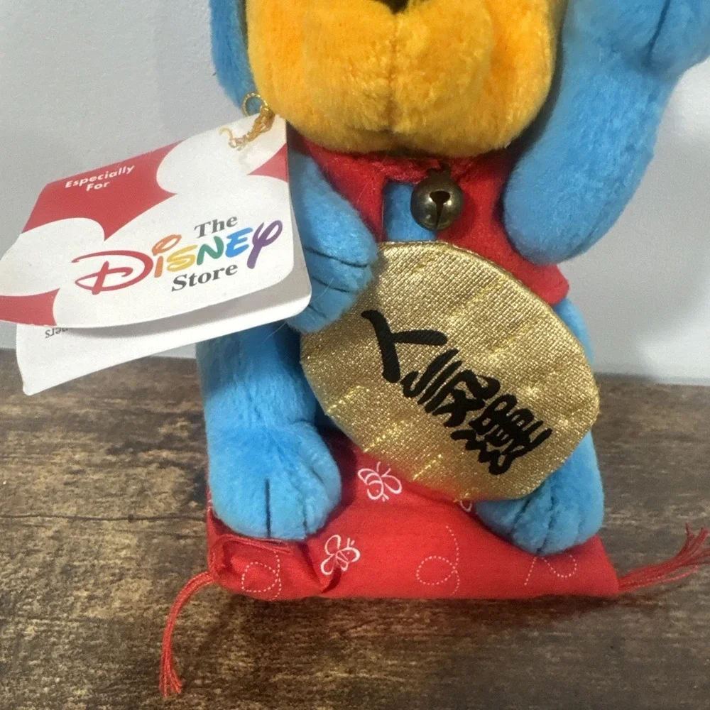 Maneki-Neko Disney Store Japan Exclusive Winnie‎ the Pooh Lucky Cat Plushie Blue